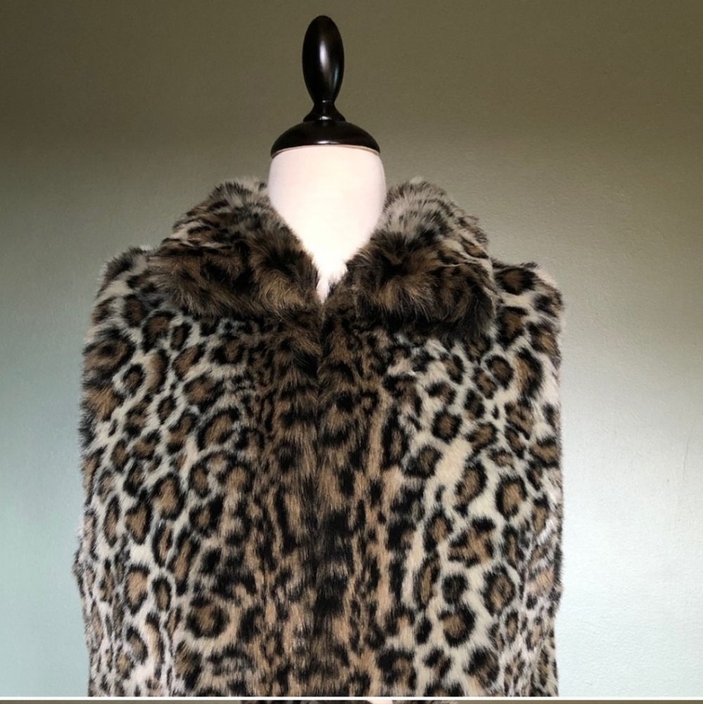 Valerie Stevens Leapord Vest Size S.